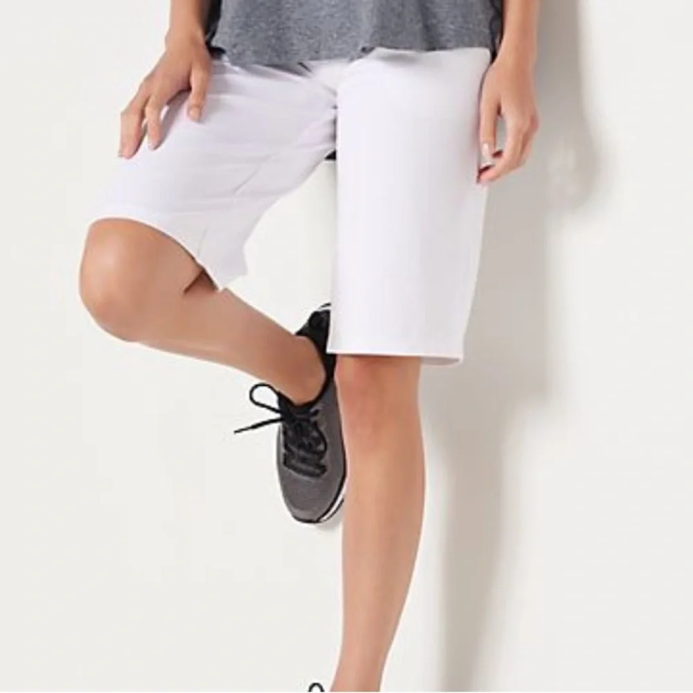 Women with Control Wicked Bermuda shorts in green - Picture 8 of 9